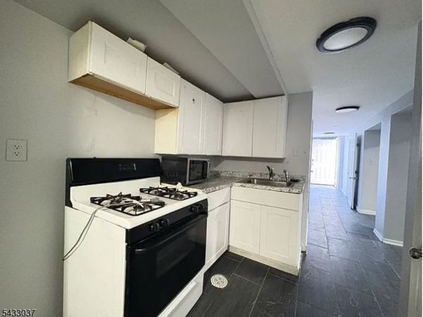 579 Liberty Ave, Jersey, NJ 07307