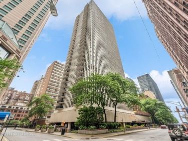 200 E Delaware Place, Unit 4DE, Chicago, IL 60611
