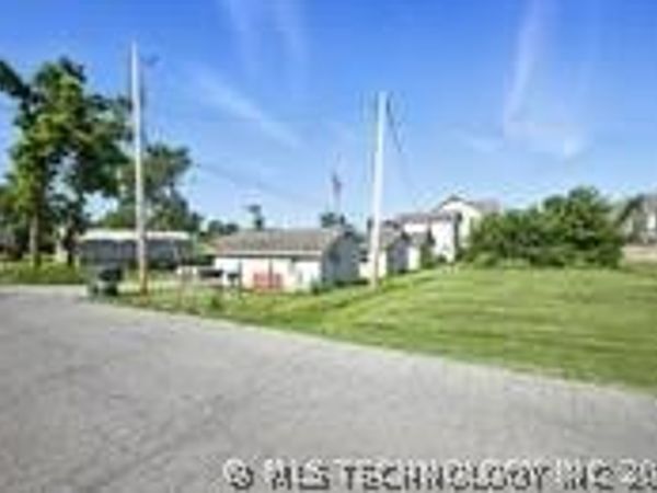 507 S Maryland Avenue , Claremore, OK 74017