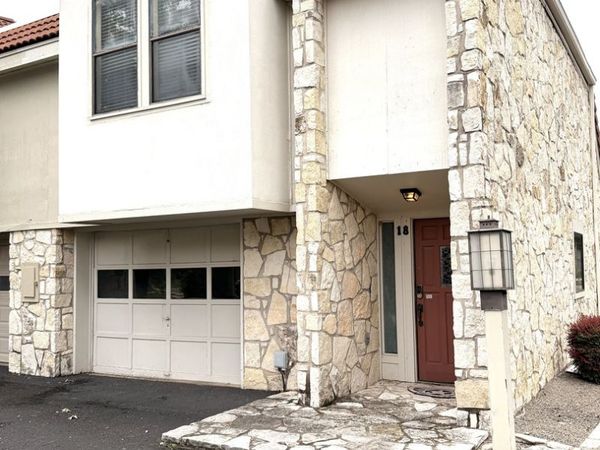 200 Free Rein #18, Unit 18, Horseshoe Bay, TX 78657