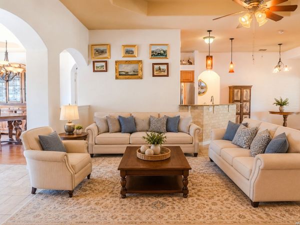 265 Firewheel Dr, Bandera, TX 78003