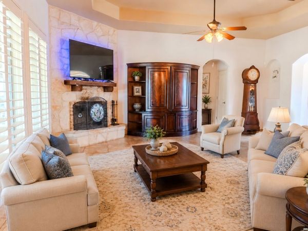 265 Firewheel Dr, Bandera, TX 78003