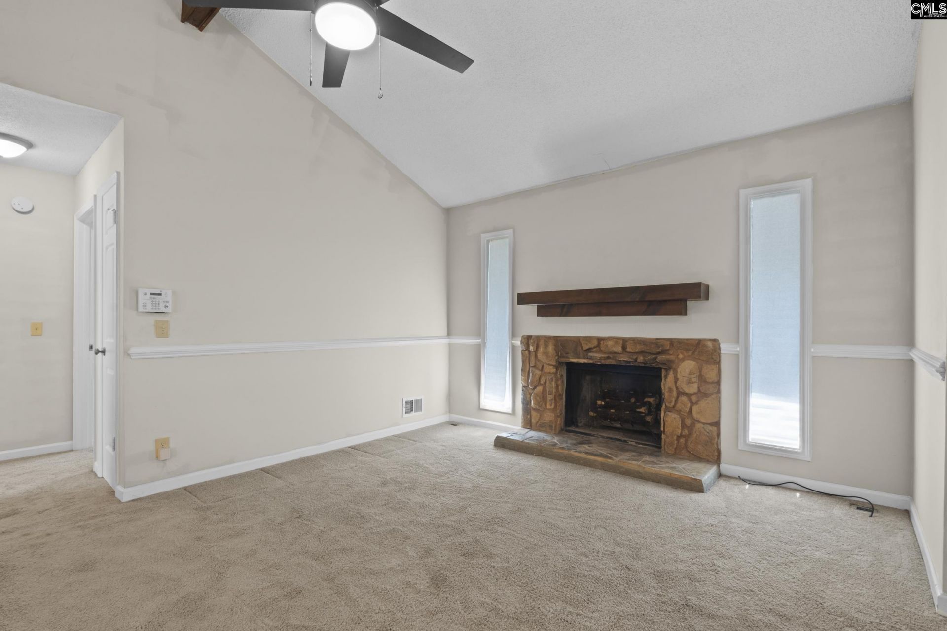1015 Starcrest Road  Photo 4