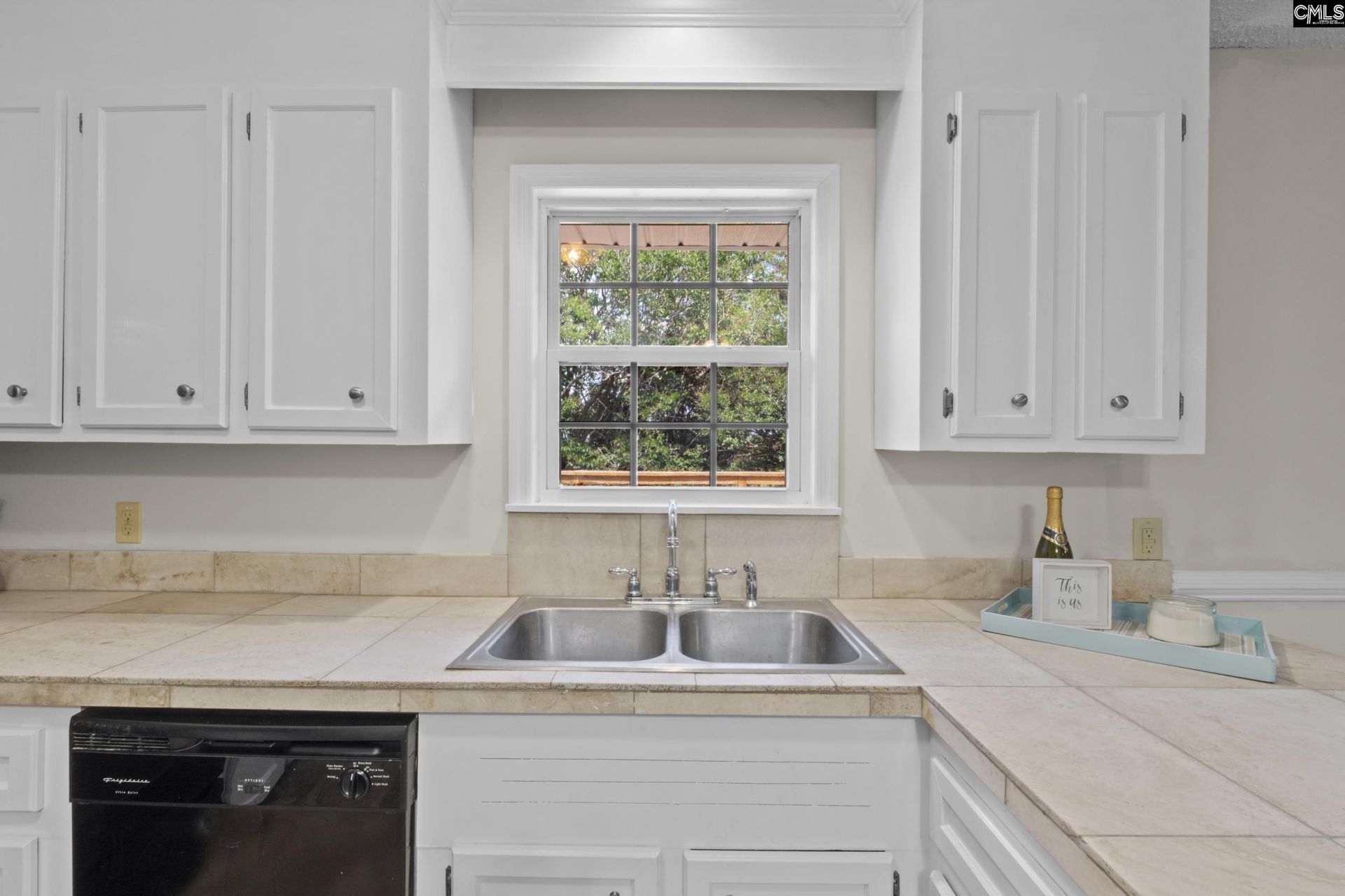 1015 Starcrest Road  Photo 9