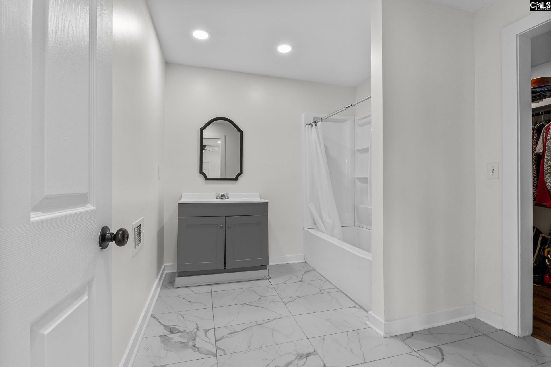 213 Tombfield Road Photo 37