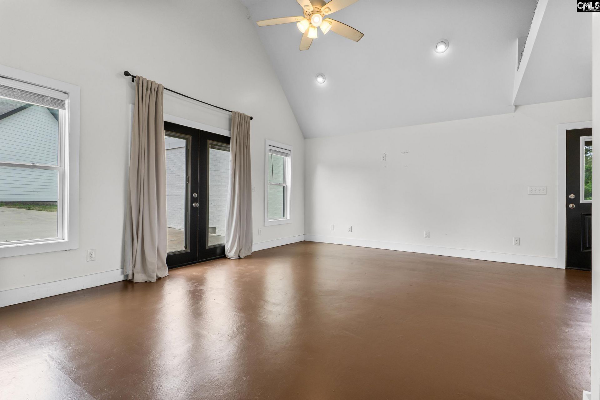 213 Tombfield Road Photo 49