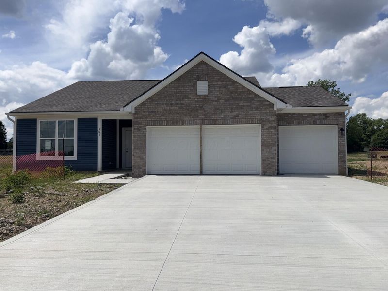 201 Maddoxx Drive, London, OH 43140 Photo 1