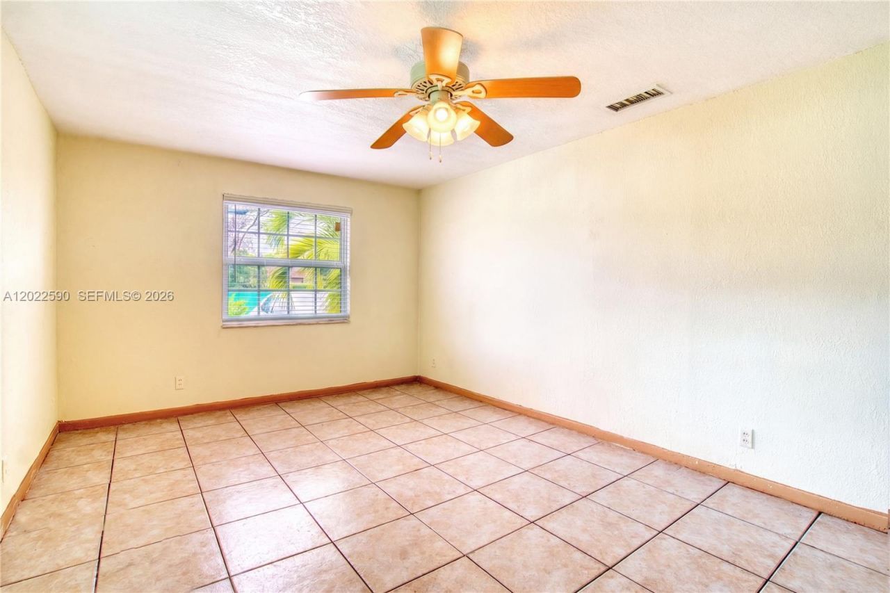 129 SE 4th Ave , Unit 1, Hallandale Beach, FL 33009 Photo