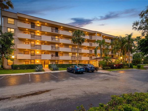 2768 S Carambola Cir S, Unit 206, Coconut Creek, FL 33066