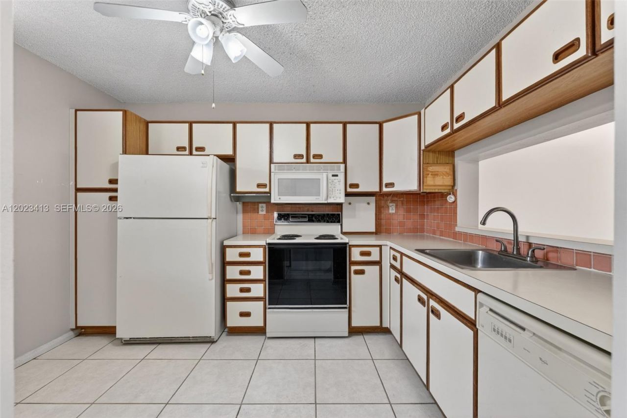 2768 S Carambola Cir S, Unit 206, Coconut Creek, FL 33066 Photo
