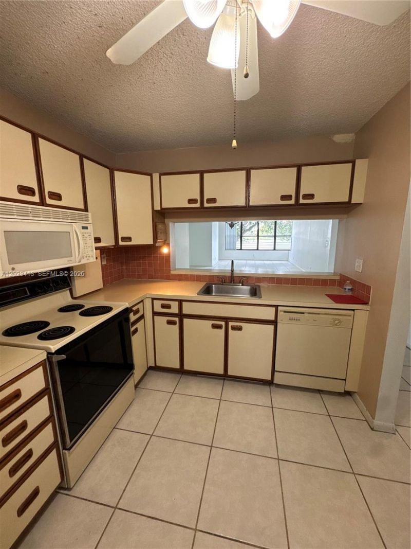 2768 S Carambola Cir S, Unit 206, Coconut Creek, FL 33066 Photo