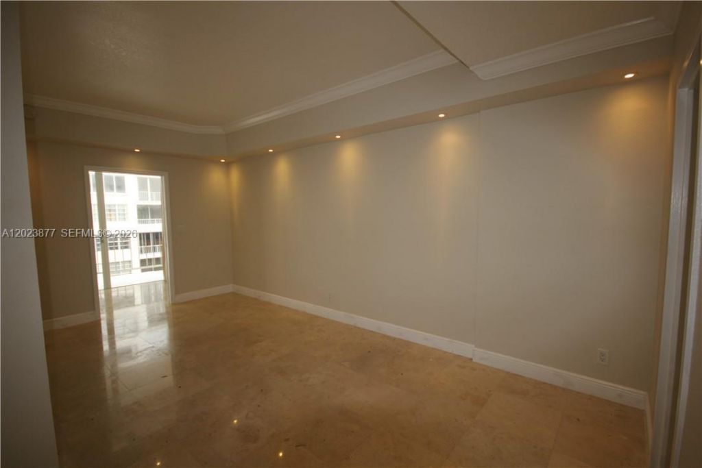 5401 Collins Ave , Unit 339, Miami Beach, FL 33140 Photo