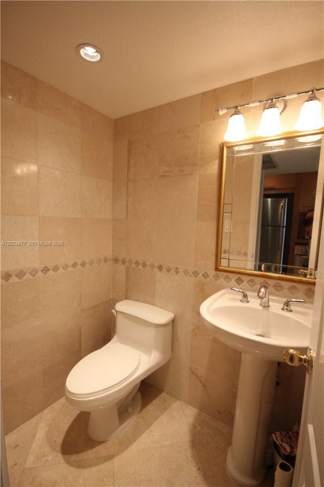 5401 Collins Ave , Unit 339, Miami Beach, FL 33140 Photo