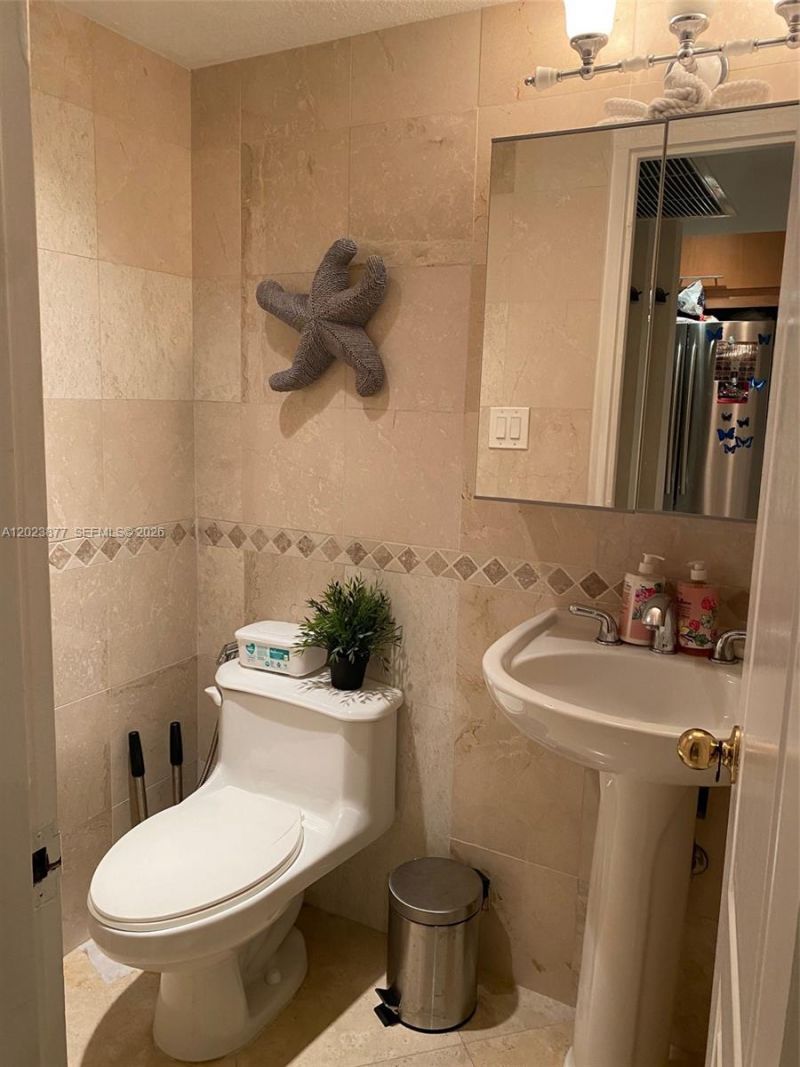 5401 Collins Ave , Unit 339, Miami Beach, FL 33140 Photo