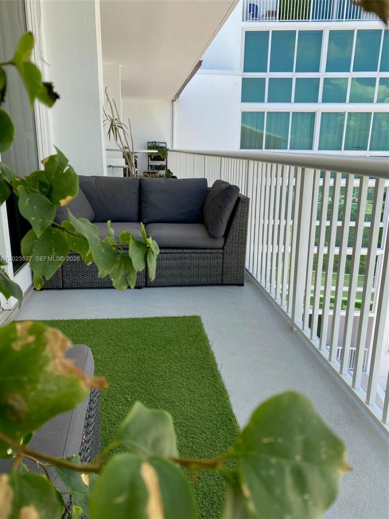 5401 Collins Ave , Unit 339, Miami Beach, FL 33140 Photo