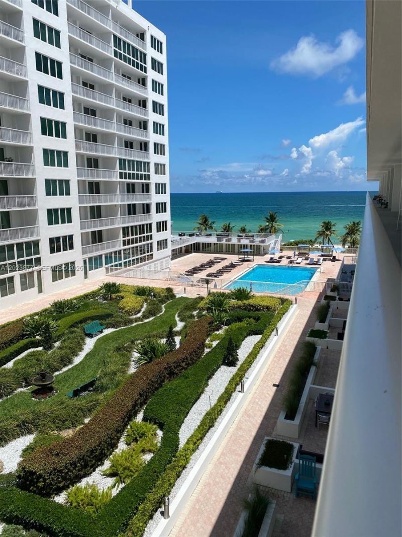 5401 Collins Ave , Unit 339, Miami Beach, FL 33140 Photo
