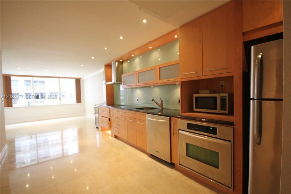 5401 Collins Ave , Unit 339, Miami Beach, FL 33140 Photo