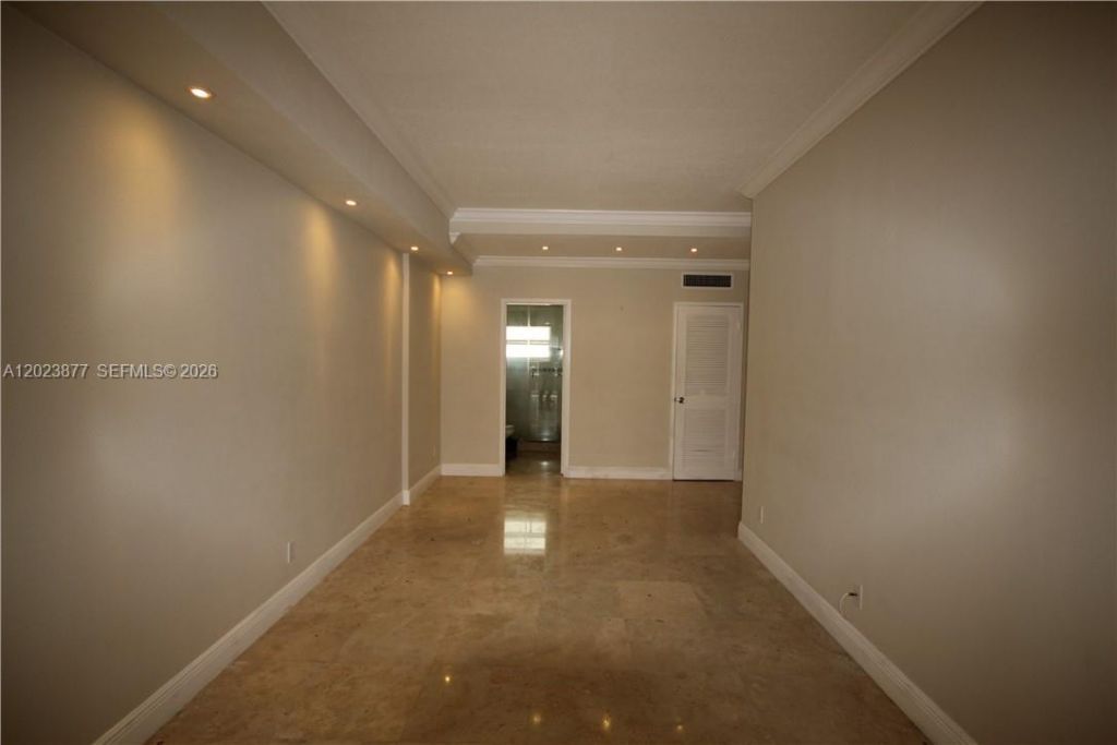5401 Collins Ave , Unit 339, Miami Beach, FL 33140 Photo
