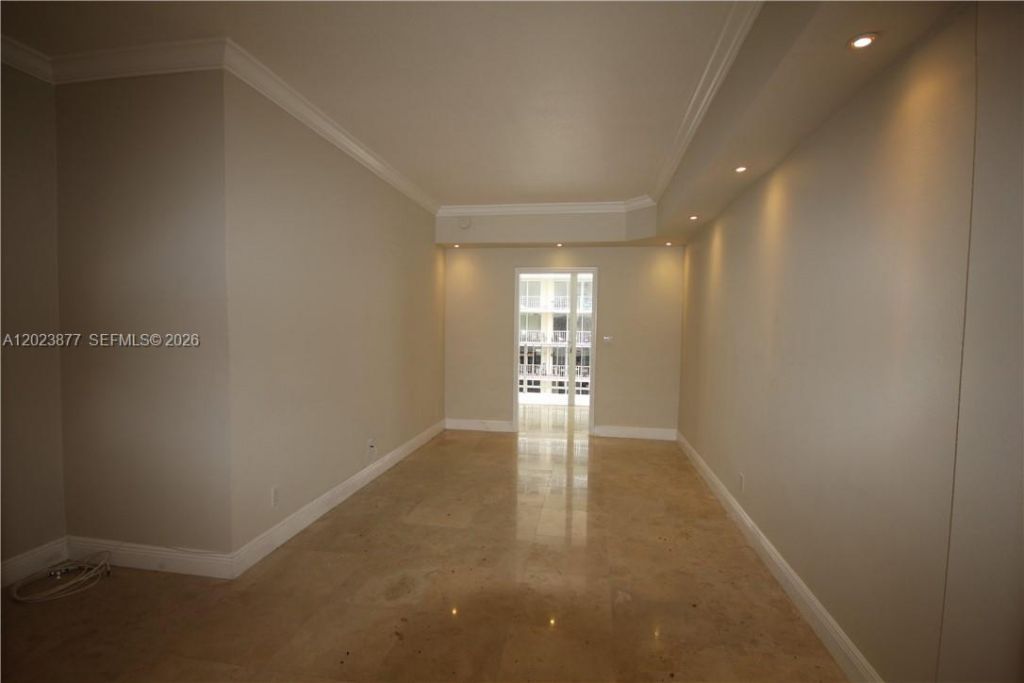 5401 Collins Ave , Unit 339, Miami Beach, FL 33140 Photo