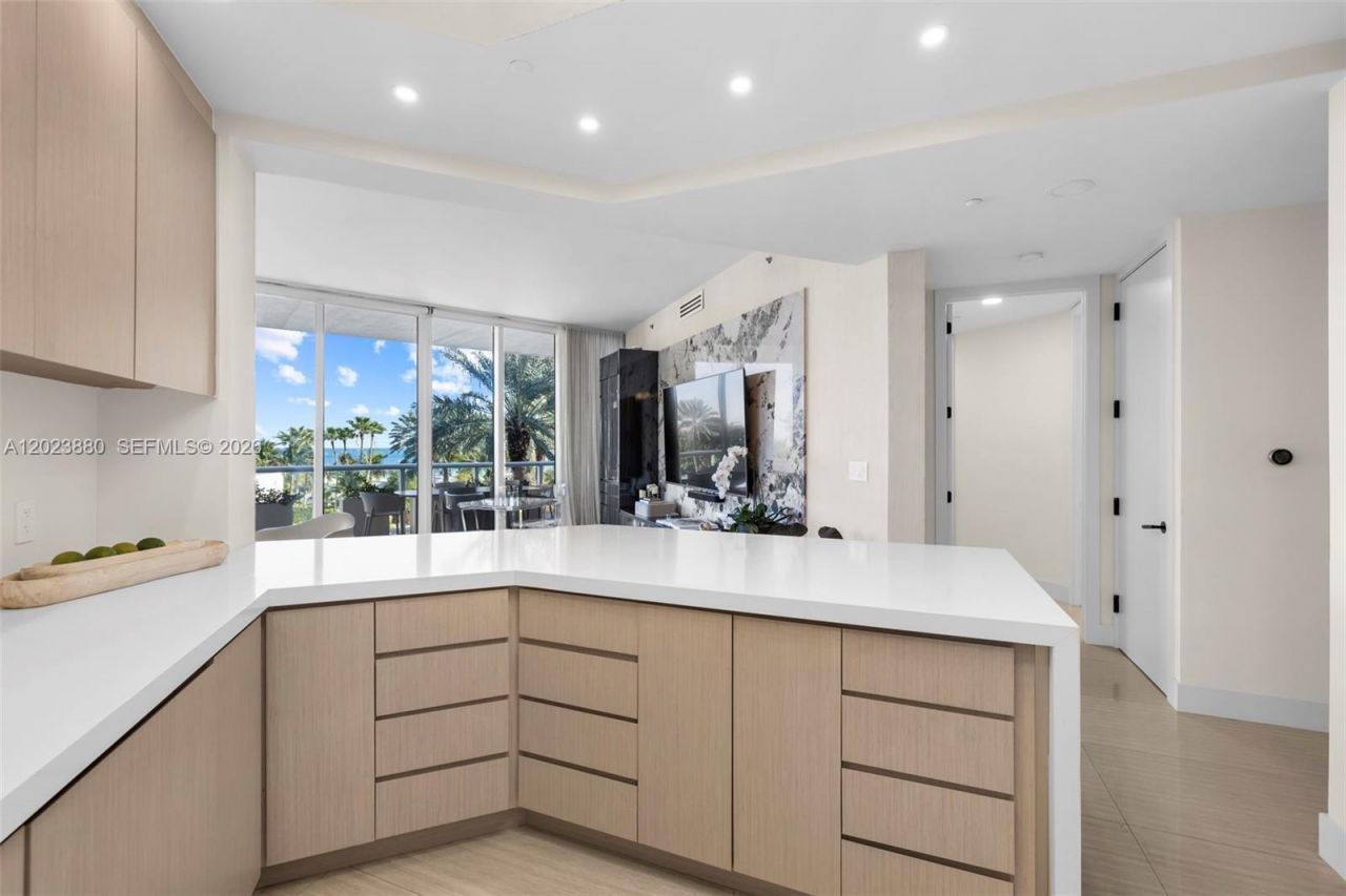 100 S Pointe Dr , Unit 509, Miami Beach, FL 33139 Photo