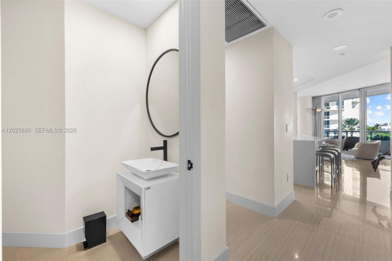 100 S Pointe Dr , Unit 509, Miami Beach, FL 33139 Photo