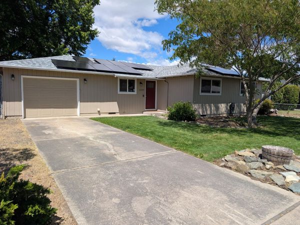 2299 Delta Waters Road, Medford, OR 97504