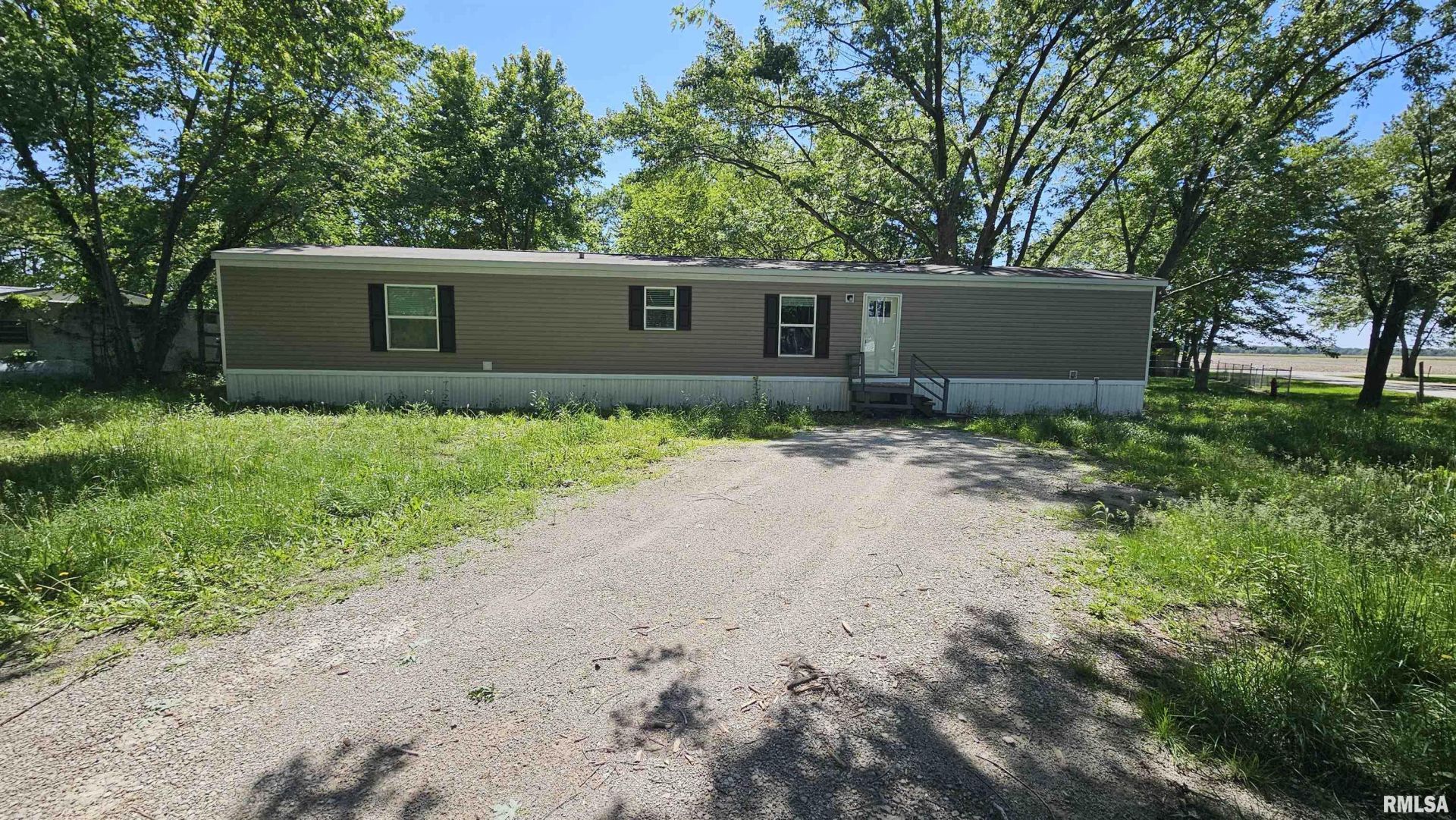 24 N Austin Avenue, Herrick, IL 62431 Main Photo