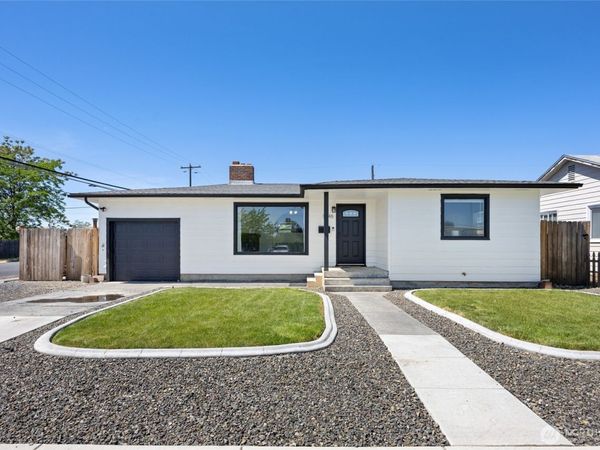 1046 W Gem Avenue , Moses Lake, WA 98837