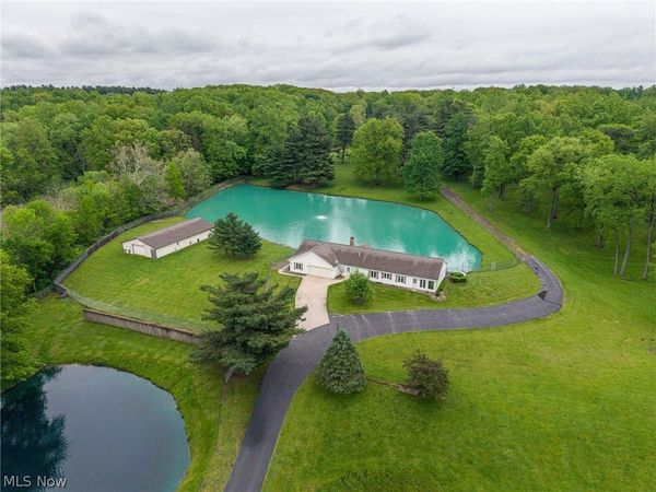 9541 N Bedford Road , Macedonia, OH 44056
