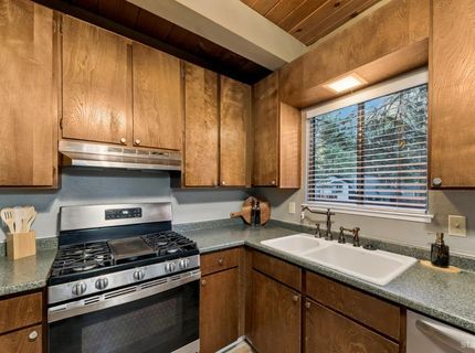 1221 Goldpan Court, South Lake Tahoe, CA 96150 Photo
