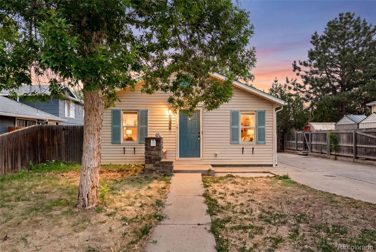 206 N 10th Avenue, Brighton, CO 80601 Main Photo