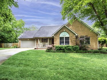 453 Gleneagles Way, Versailles, KY 40383