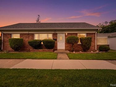 26004 Waldorf Street, Roseville, MI 48066
