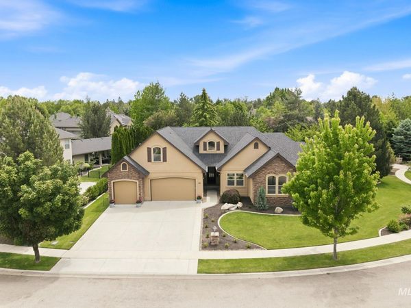 685 W Watermoor Ct., Eagle, ID 83616