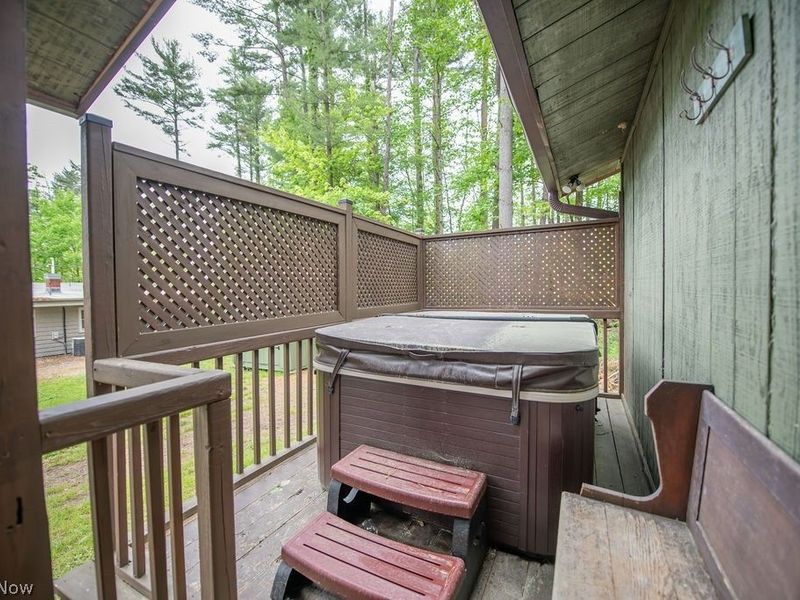 1246 Alton Drive SW, Sherrodsville, OH 44675 Photo 10