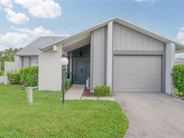 9833 Maplecrest CIR , LEHIGH ACRES, FL 33936