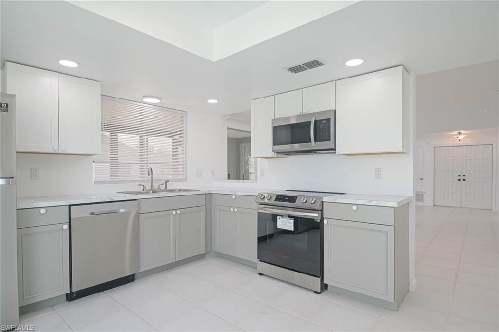 9833 Maplecrest Cir , Lehigh Acres, FL 33936 Photo