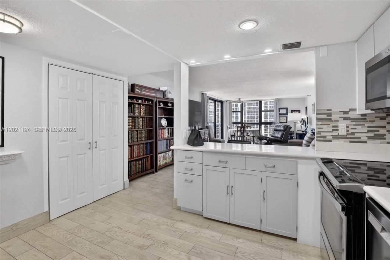 20515 E Country Club Dr, Unit 2248, Aventura, FL 33180 Photo