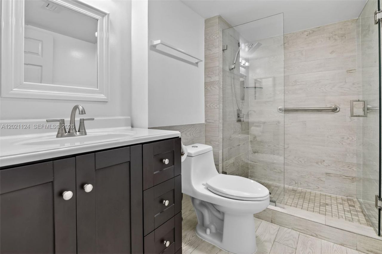 20515 E Country Club Dr, Unit 2248, Aventura, FL 33180 Photo