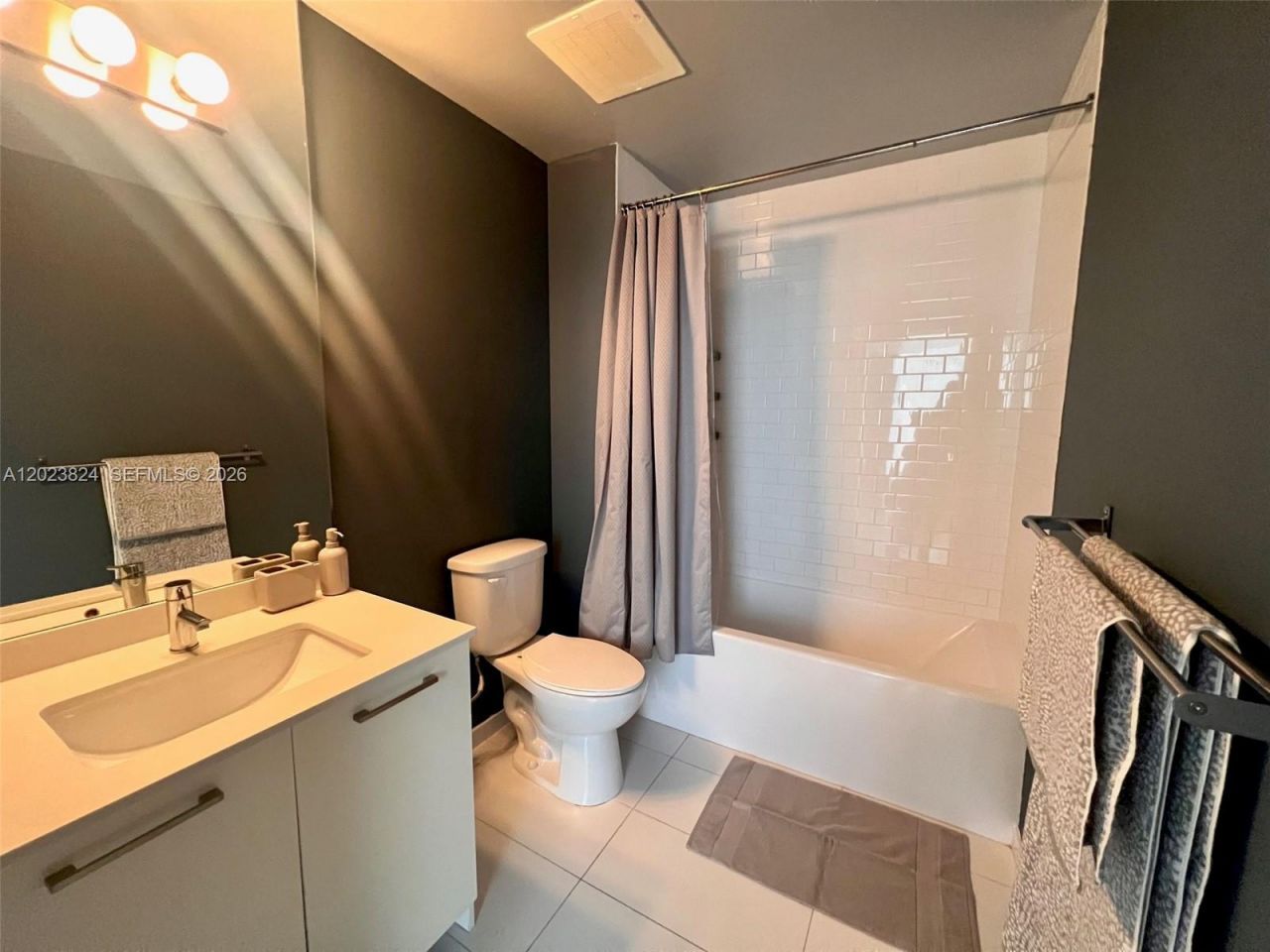 151 SE 1st St , Unit 810, Miami, FL 33131 Photo