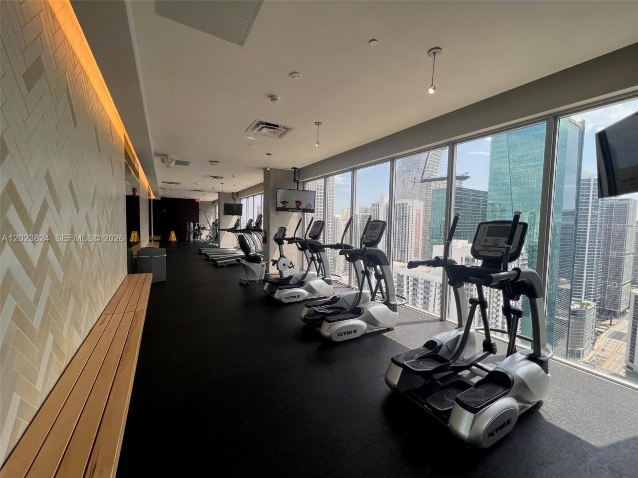 151 SE 1st St , Unit 810, Miami, FL 33131 Photo