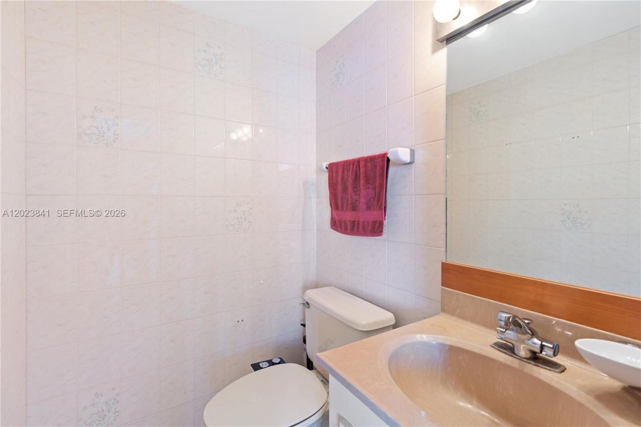 2457 Collins Ave , Unit 1602, Miami Beach, FL 33140 Photo