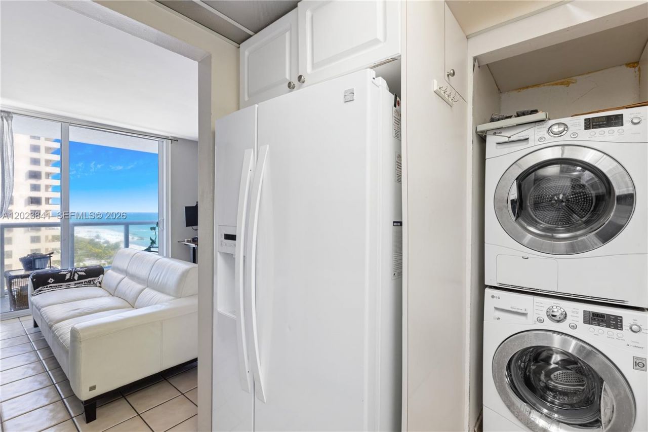 2457 Collins Ave , Unit 1602, Miami Beach, FL 33140 Photo