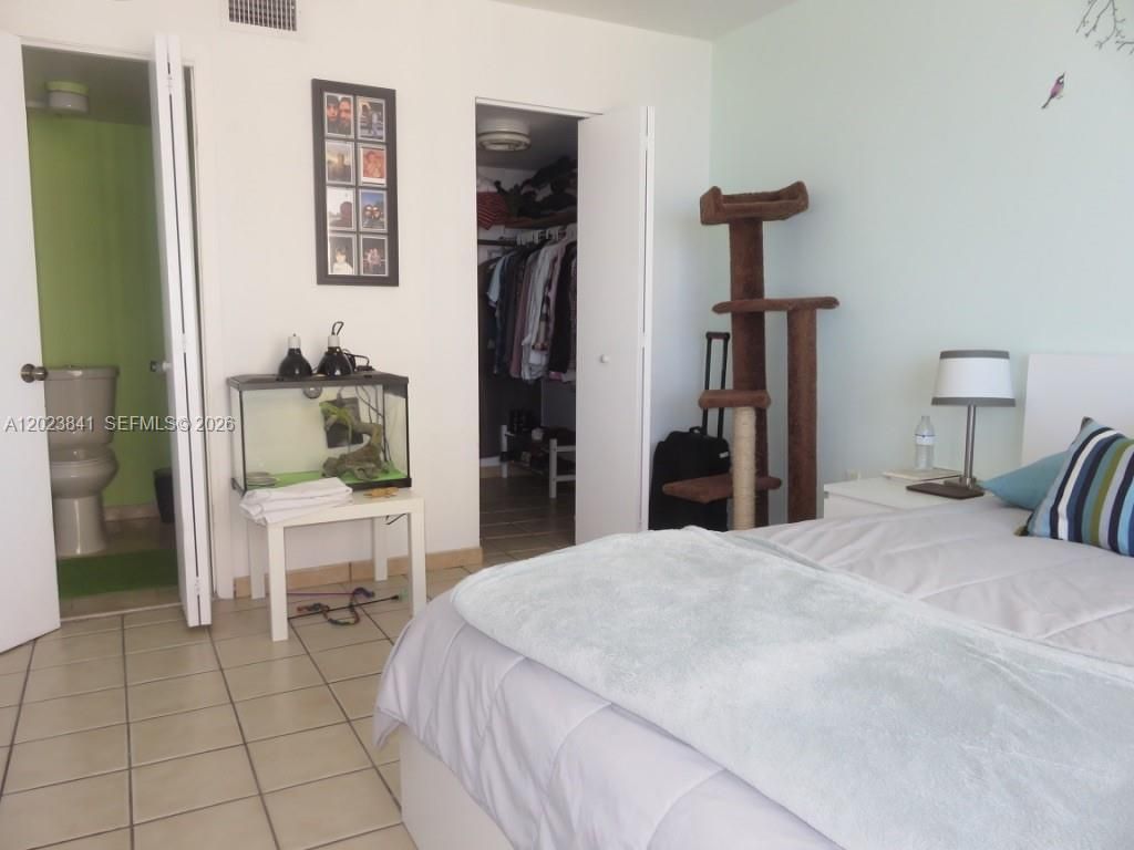 2457 Collins Ave , Unit 1602, Miami Beach, FL 33140 Photo