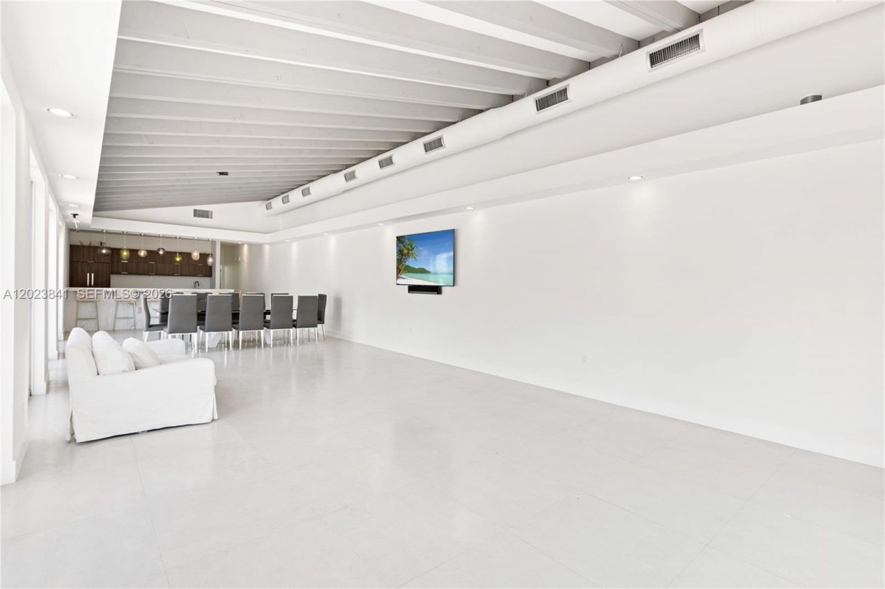 2457 Collins Ave , Unit 1602, Miami Beach, FL 33140 Photo