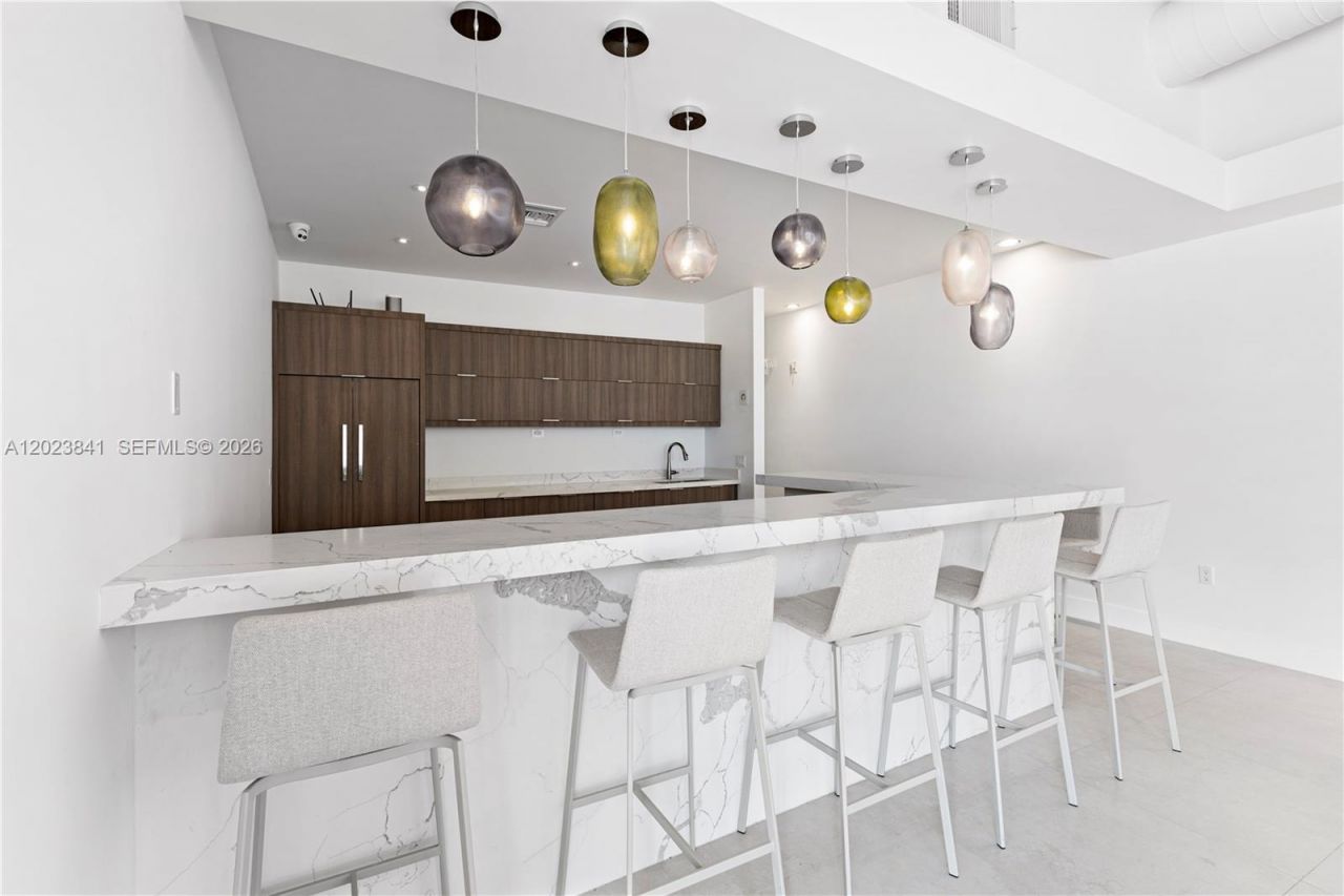 2457 Collins Ave , Unit 1602, Miami Beach, FL 33140 Photo