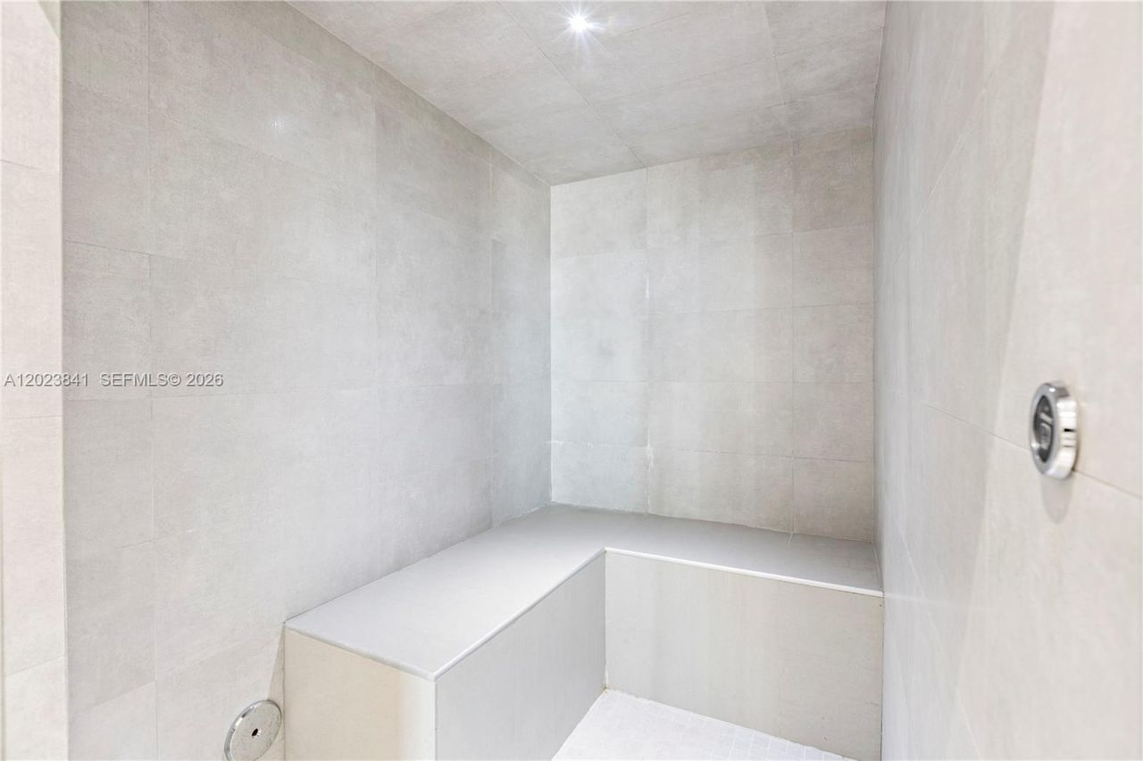 2457 Collins Ave , Unit 1602, Miami Beach, FL 33140 Photo