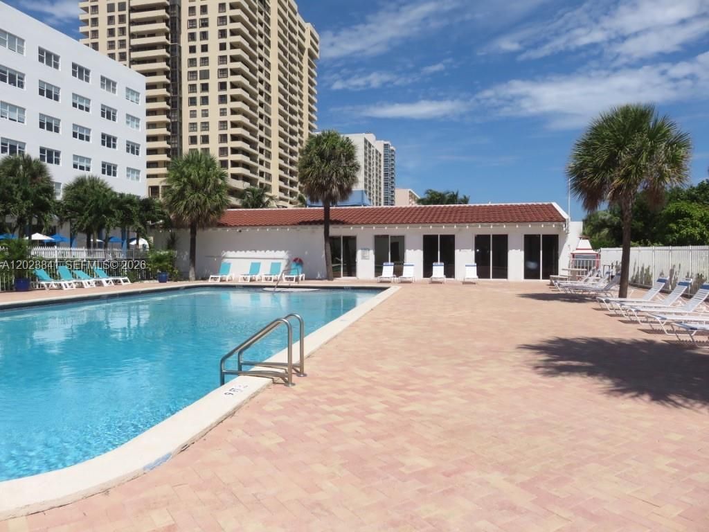 2457 Collins Ave , Unit 1602, Miami Beach, FL 33140 Photo