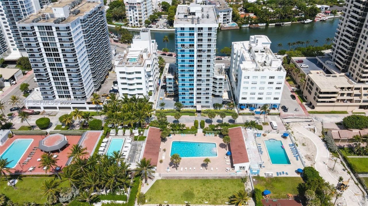 2457 Collins Ave , Unit 1602, Miami Beach, FL 33140 Photo