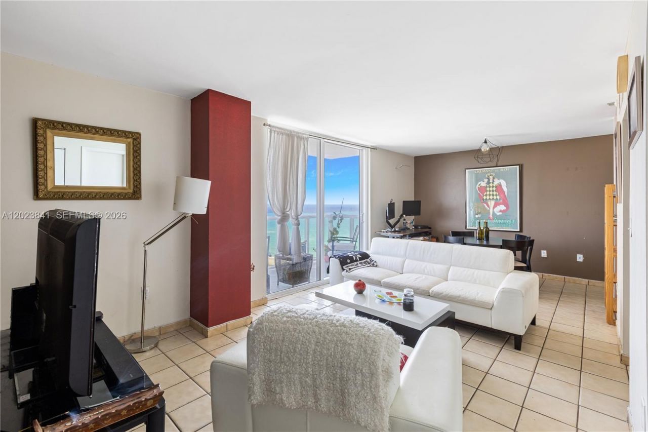 2457 Collins Ave , Unit 1602, Miami Beach, FL 33140 Photo